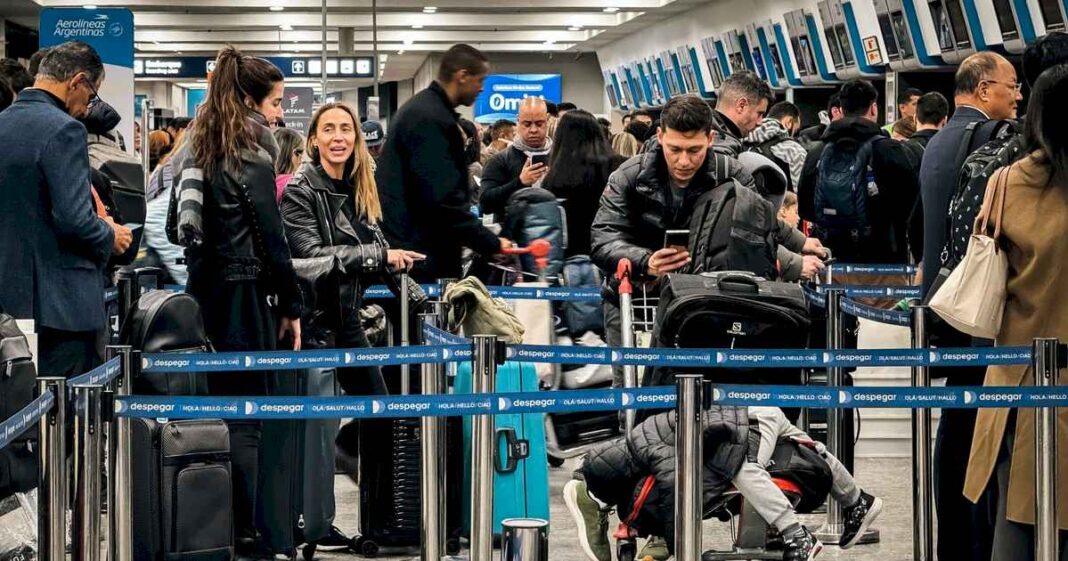 «el-que-no-trabaja,-no-cobra»:-fuerte-advertencia-del-gobierno-a-minutos-de-una-nueva-protesta-de-gremios-aeronauticos-en-ezeiza