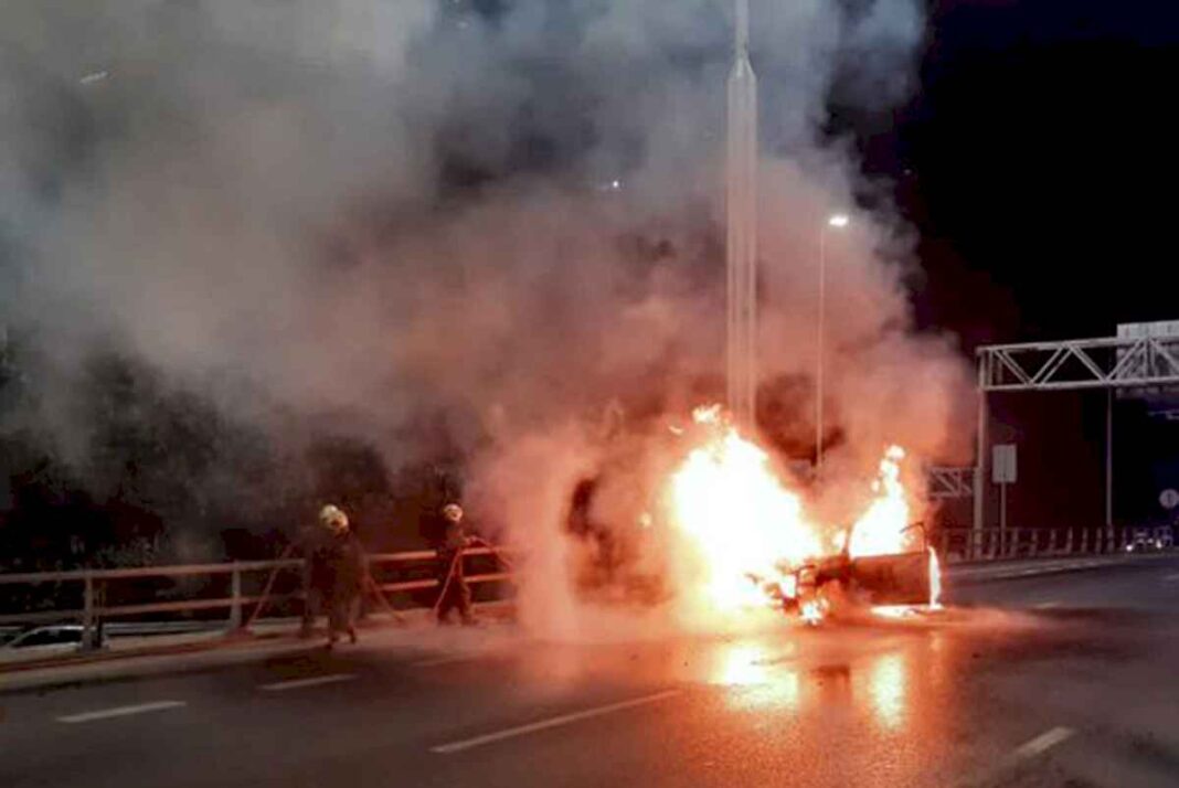 un-porsche-se-incendio-en-general-paz-y-cantilo:-la-conductora-de-nacionalidad-suiza-sufrio-quemaduras