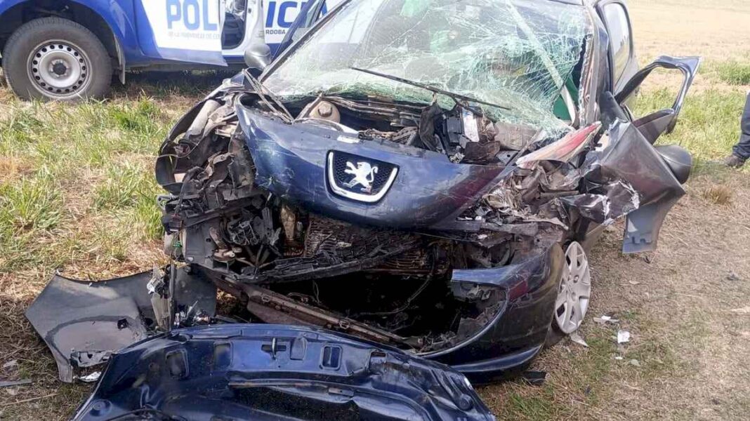 cordoba:-murio-una-mujer-al-chocar-su-auto-contra-un-camion-cerca-de-rio-cuarto