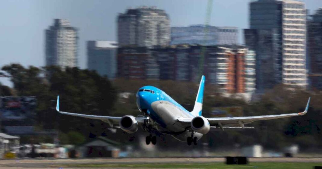 el-gobierno-publico-el-decreto-de-javier-milei-que-declara-a-aerolineas-argentinas-«sujeta-a-privatizacion»