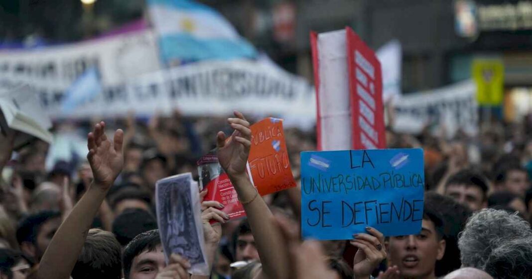 javier-milei-y-sus-medidas,-en-vivo:-una-nueva-marcha-universitaria-desafia-al-gobierno,-que-ratifico-el-veto-a-la-ley-de-financiamiento-educativo