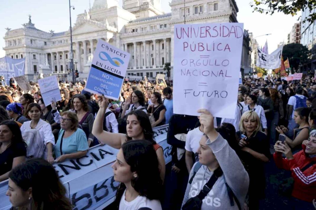 el-gobierno-reglamentara-el-arancelamiento-a-extranjeros-en-universidades-y-el-capitulo-de-educacion-relegado-de-la-ley-de-bases