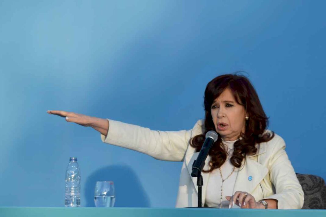 la-dura-critica-de-cristina-kirchner-a-los-gobernadores-peronistas-por-el-apoyo-alvetodemilei