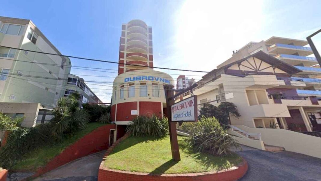 se-derrumbo-un-edificio-en-villa-gesell-y-buscan-personas-entre-los-escombros