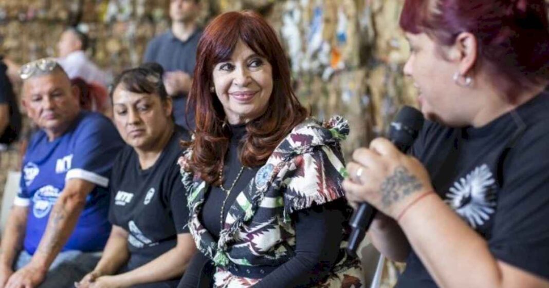 cristina-kirchner-ya-camina-el-conurbano-como-candidata-buscando-alinear-a-todo-el-pj-detras-de-ella