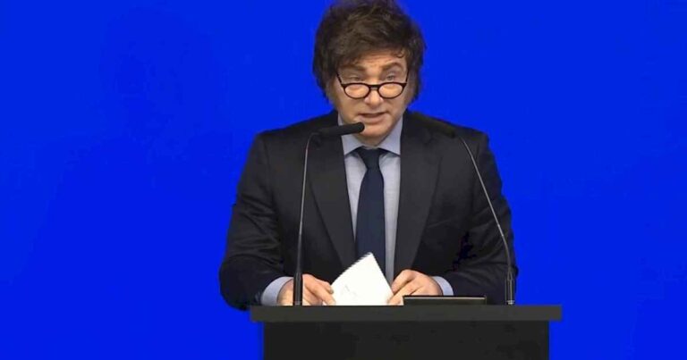 javier-milei,-al-visitar-la-nueva-oficina-de-uala:-«prefiero-venir-a-felicitarlos-que-inaugurar-una-obra-publica-costosa-e-ineficiente-que-nadie-quiere»