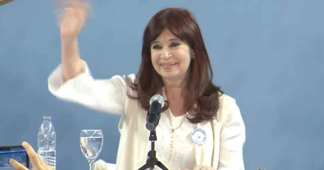 cristina-kirchner-hablo-de-su-condena-por-corrupcion:-«no-me-van-a-hacer-arrepentir-de-nada-de-lo-que-hice»