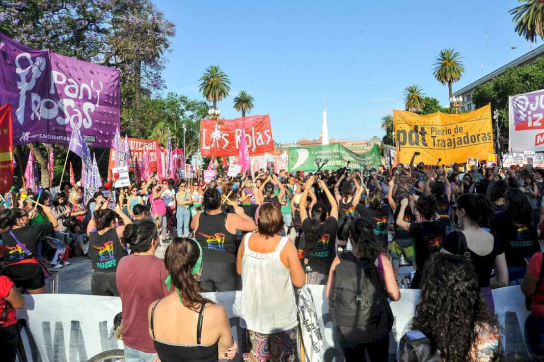 25n:-marcha-y-«juicio-popular»-en-plaza-de-mayo