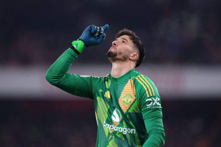Altay Bayindir, el arquero salvador del Manchester United que se lució en la FA Cup ante Arsenal y desafía el puesto de Onana