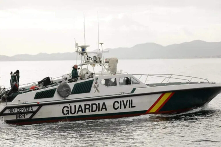 Dos narcos se estrellaron contra una lancha de la Guardia Civil en España
