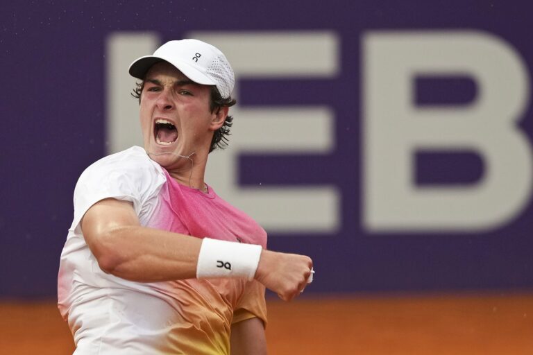 João Fonseca le ganó en tres sets a Mariano Navone y accedió a semifinales del Argentina Open