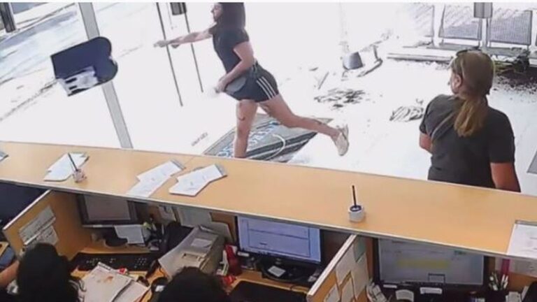 Paciente destrozó la recepción de una clínica