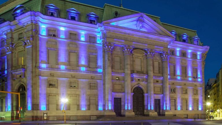 El Gobierno insistirá con la Sociedad Anónima en Banco Nación, tras la precautelar de la Justicia