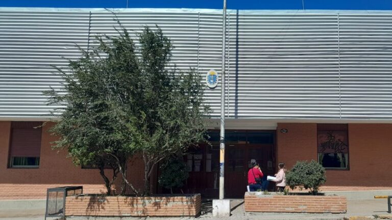 Por un baño inundado, en la Escuela 26 no hay continuidad escolar