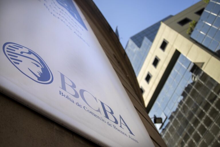 El riesgo país quedó al borde de los 770 puntos