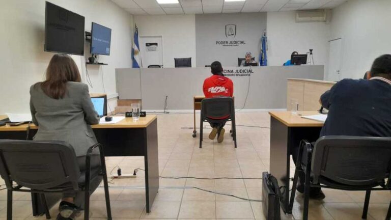 Juzgan al hombre que atacó con aguaras a su pareja