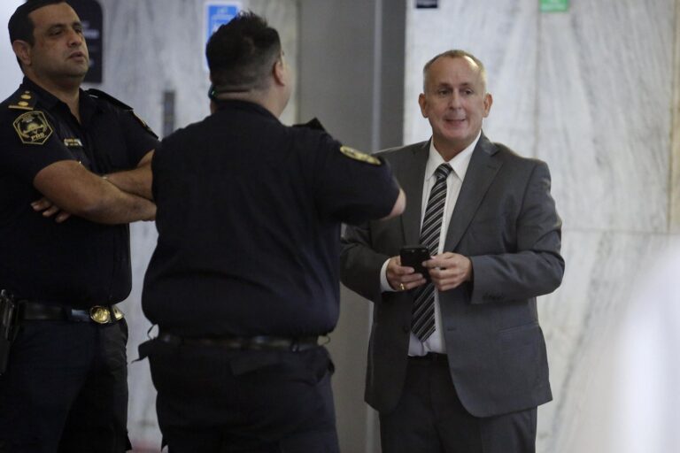 Tenía la panza hinchada, el recuerdo de un jefe policial que vio el cuerpo de Diego Maradona