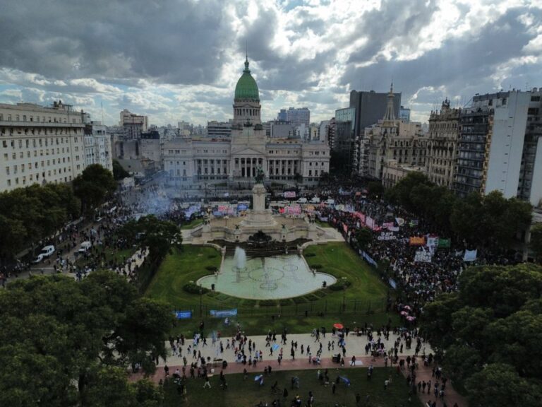 Congreso: jornada de movilización por los jubilados, grotesco operativo de Bullrich