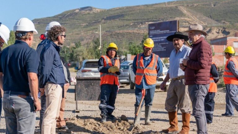 Construyen el primer colector cloacal del Cordón Forestal