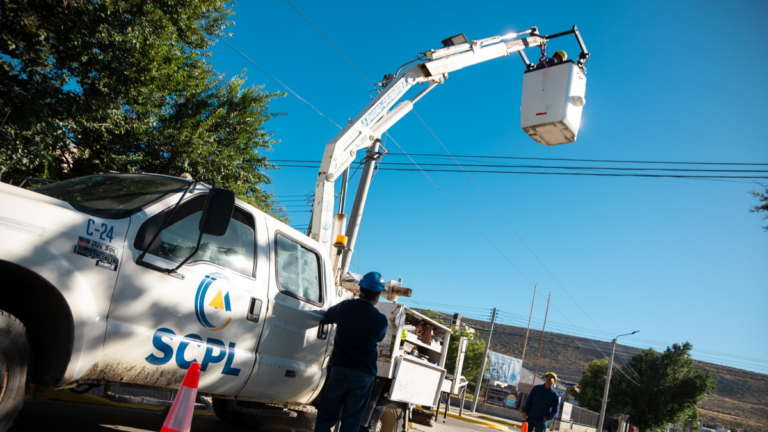 Amplio corte de energía afecta a 19 barrios