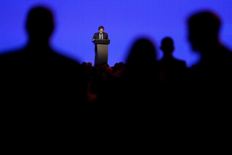 El rechazo a la gestión de Milei roza el 60% y la mayoría desaprueba el acuerdo con el FMI