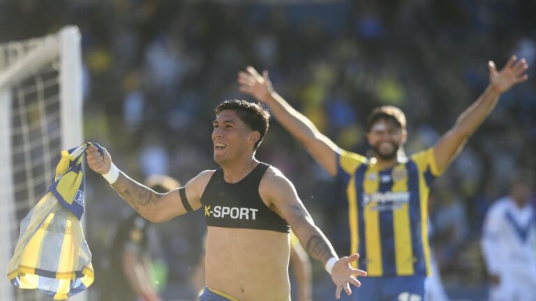 Sobre el final, Rosario Central le dio vuelta el partido a Vélez y es uno de los líderes