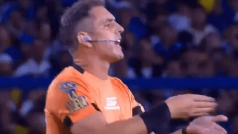 El picante cruce entre Echenique y Cavani tras el gol anulado: «Leé el reglamento»