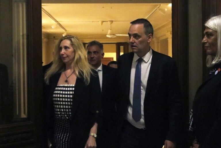 Ante la resistencia de Bullrich, el gobierno manda a Adorni a pelear la Ciudad