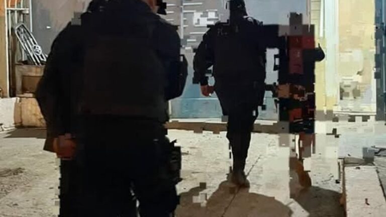 Para robarle amenazaron a sus víctimas con apuñalarlas