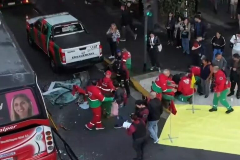 Chocaron dos colectivos en Congreso: hay 27 pasajeros atendidos por el SAME