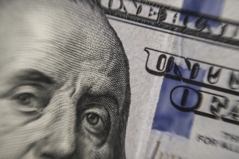 Dólar blue, dólar hoy: a cuánto cotizan el lunes 21 de abril de 2025