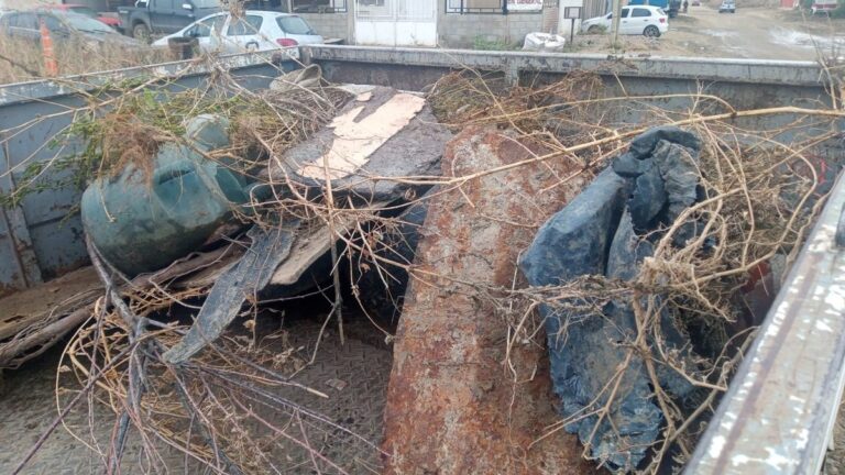 «La gente no toma conciencia y sigue arrojando residuos a los pluviales»