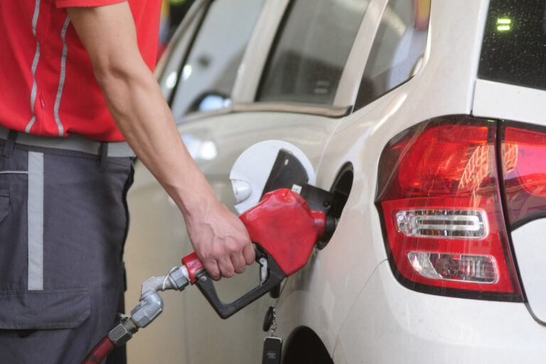 Escasa demanda de combustibles