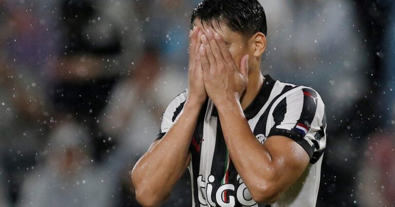 Los llamativos penales de dos delanteros en la Libertadores