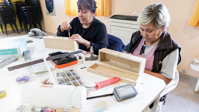 Talleres culturales municipales reciben insumos y materiales