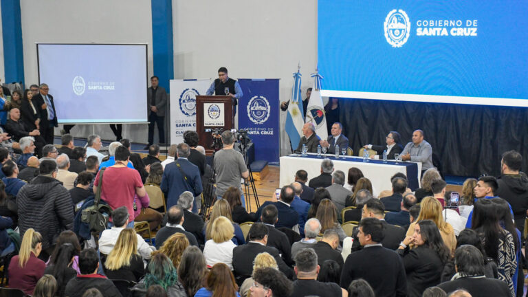 Vidal promueve empleo con un ambicioso plan de obras por más de $94 mil millones