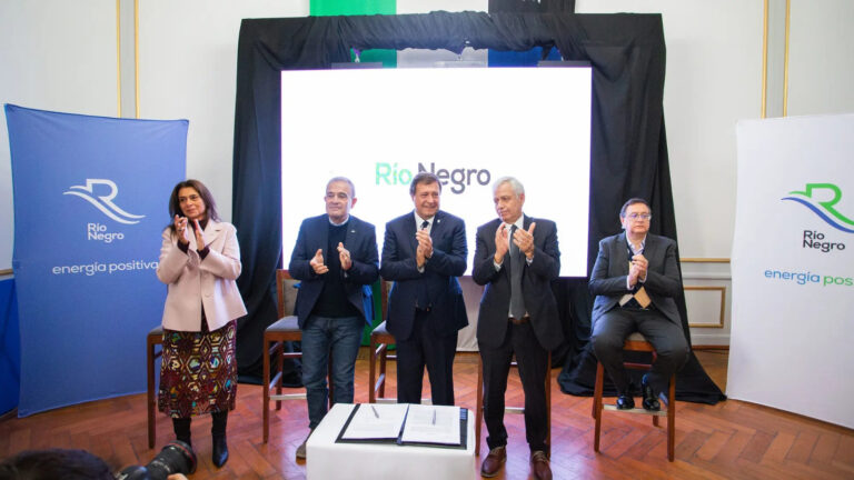 Consorcio de empresas acuerda millonaria inversión por 13 años para Río Negro
