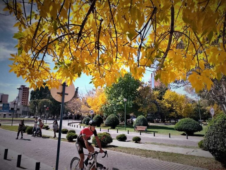 Lluvia en la cordillera y calor otoñal en el centro de Neuquén: cómo estará el clima este lunes?