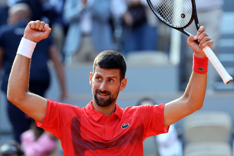 Djokovic consiguió su triunfo número 100 en Roland Garros y se ilusiona