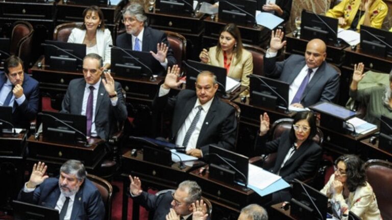 Tras el aumento, un senador cobra más de $ 9,5 millones mientras que un residente $ 797 mil