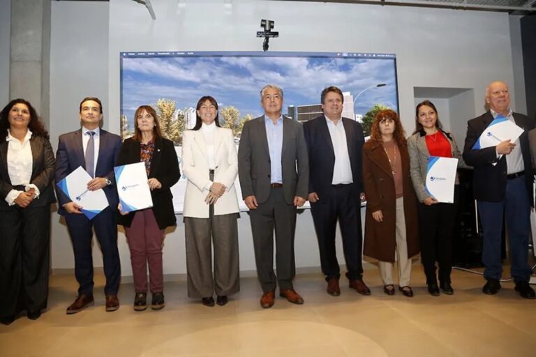 Tenemos un horizonte en conjunto»: Rolando Figueroa lanzó el polo educativo junto a Mariano Gaido