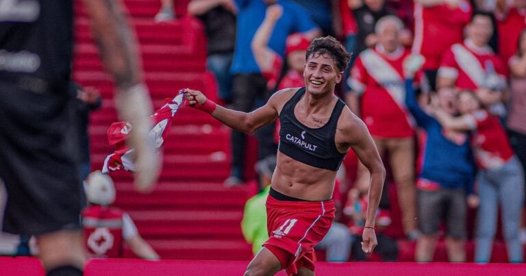 Fortaleza compró a un jugador de Argentinos para enfrentar a Vélez