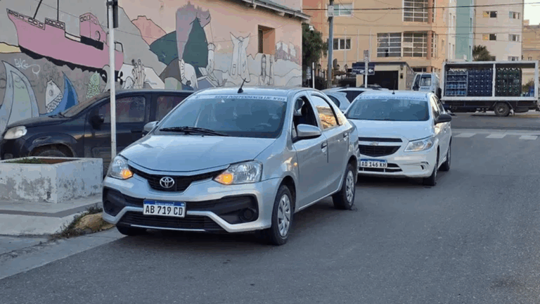 Remiseros refuerzan su estrategia para frenar el avance de Uber