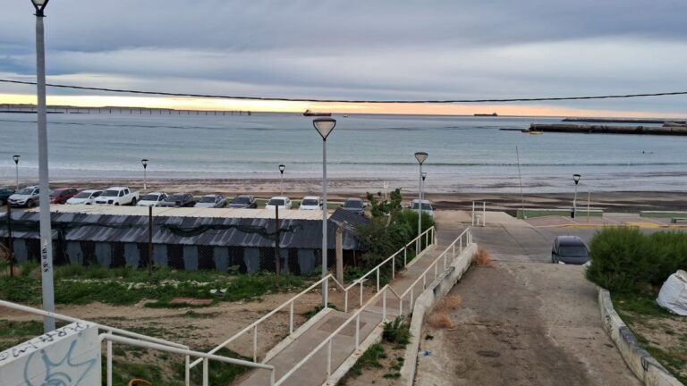 Miércoles con cielo algo nublado y viento moderado