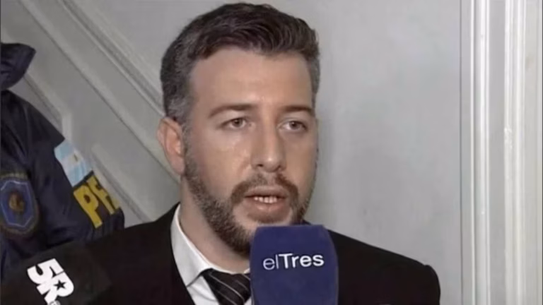 Condenaron a un ex fiscal de Rosario por intervenirle el teléfono a su novia