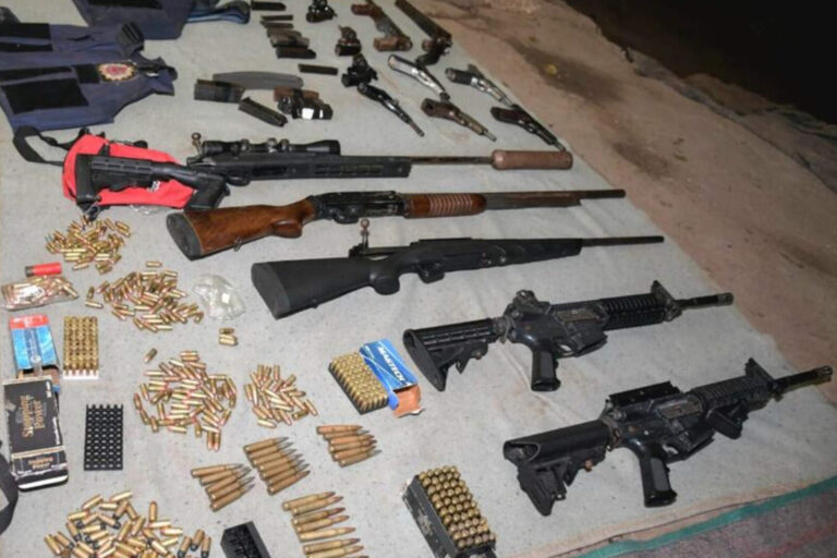 Córdoba: operativo contra una banda narco dejó ocho detenidos y un arsenal incautado