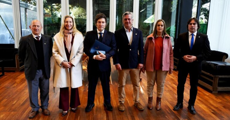 «El próximo impuesto a bajar»: Javier Milei se reunió con la mesa de enlace y les hizo una promesa