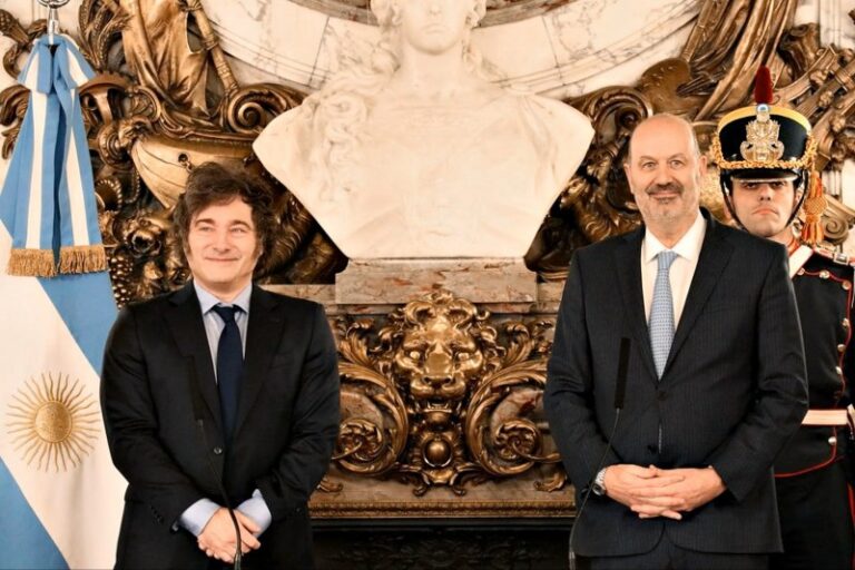 El gobierno de Milei avanza en el despido de trabajadores de planta permanente del Estado