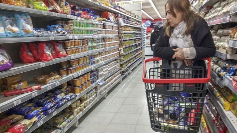 El 63,7% de los argentinos tiene dificultades para llegar a fin de mes