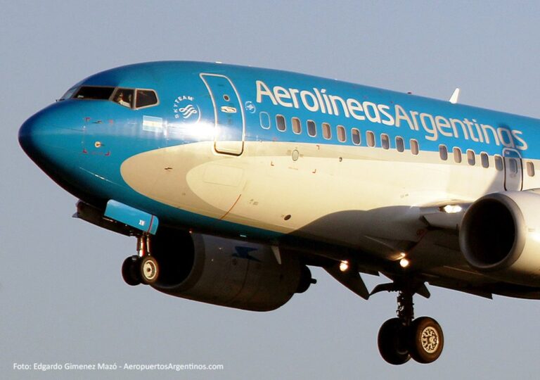 Un vuelo de aerolíneas no pudo aterrizar en Comodoro por la niebla y fue derivado a Trelew: pasajeros denuncian que los dejaron varados